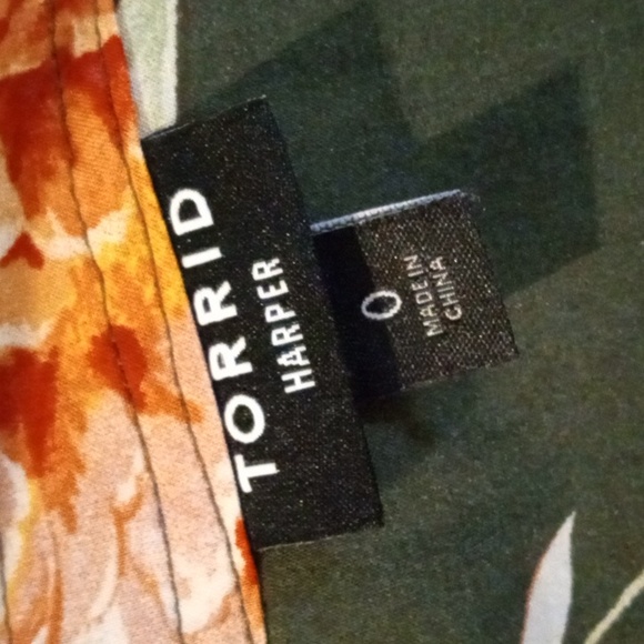 TORRID HARPER Women's SZ 0/US 12 Large Beautiful Floral Pattern Rayon Cozy Bouse - Picture 13 of 16